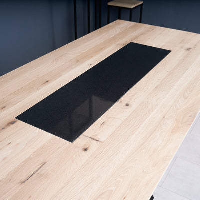 eiken tafel ingelegd met hittebestendig graniet