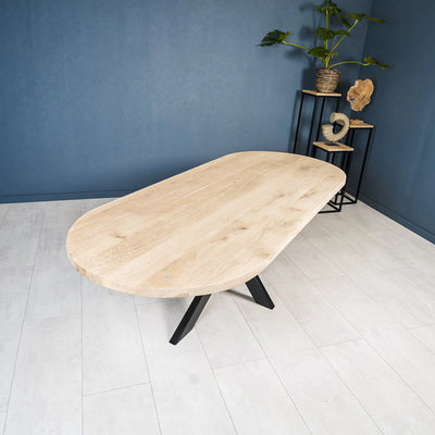 Eettafel ovaal met stalen poot