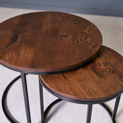 Ronde salontafels uit massief eikenhout